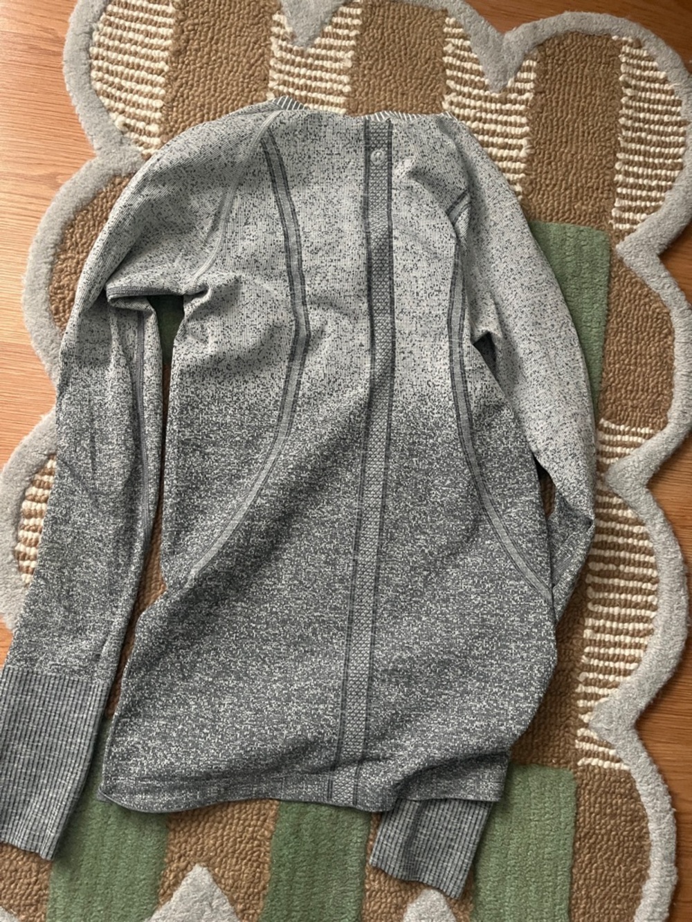 Size medium - Picture 2 of 2